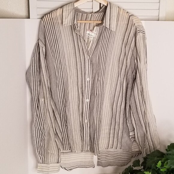 En Creme Button down Blouse - Picture 2 of 8